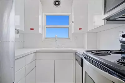 4747 Collins Ave #1503, Miami Beach, FL 33140 - Photo 7