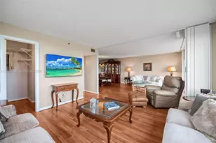 3300 W Rolling Hills Cir, Davie, FL 33328 - Photo 9
