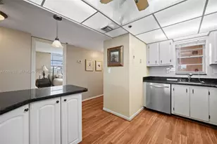 3300 W Rolling Hills Cir, Davie, FL 33328 - Photo 13