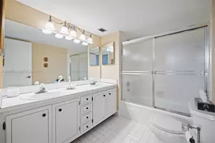 3300 W Rolling Hills Cir, Davie, FL 33328 - Photo 19