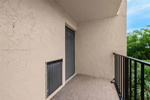 3300 W Rolling Hills Cir, Davie, FL 33328 - Photo 3