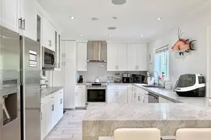 823 NE 107th St, Biscayne Park, FL 33161 - Photo 5
