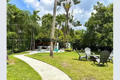 823 NE 107th St, Biscayne Park, FL 33161 - Photo 23