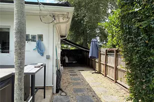 823 NE 107th St, Biscayne Park, FL 33161 - Photo 21