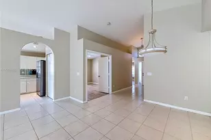 22729 E Royal Crown Ter E, Boca Raton, FL 33433 - Photo 5