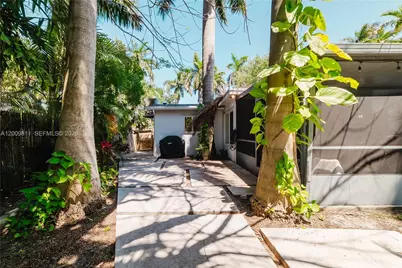 1106 N 13th Ct, Hollywood, FL 33019 - Photo 23