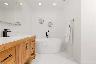 1106 N 13th Ct, Hollywood, FL 33019 - Photo 5