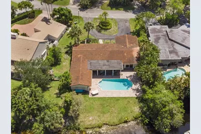 620 Lake Dasha Cir, Plantation, FL 33324 - Photo 39