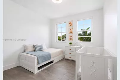 11090 NW 84th St, Doral, FL 33178 - Photo 9
