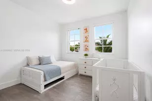 11090 NW 84th St, Doral, FL 33178 - Photo 9