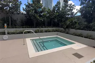 77 SE 5th St, Miami, FL 33131 - Photo 31