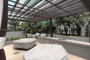 77 SE 5th St, Miami, FL 33131 - Photo 29