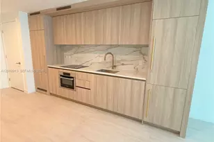77 SE 5th St, Miami, FL 33131 - Photo 15