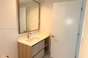 77 SE 5th St, Miami, FL 33131 - Photo 23