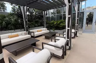 77 SE 5th St, Miami, FL 33131 - Photo 37