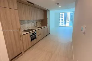 77 SE 5th St, Miami, FL 33131 - Photo 11
