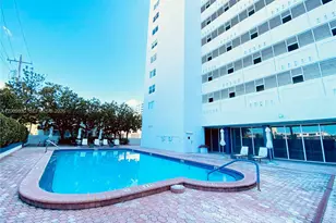 6450 Collins Ave, Miami Beach, FL 33141 - Photo 17