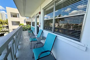467 Golden Isles Dr, Hallandale Beach, FL 33009 - Photo 11