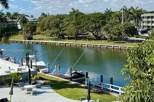 467 Golden Isles Dr, Hallandale Beach, FL 33009 - Photo 13