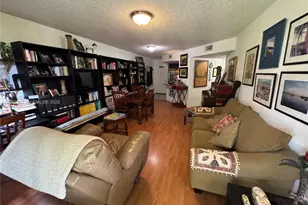 8225 Lake Dr, Doral, FL 33166 - Photo 23