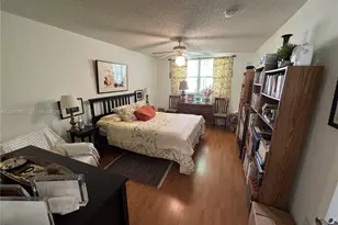 8225 Lake Dr, Doral, FL 33166 - Photo 27