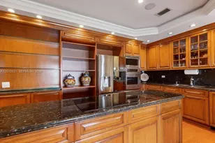 1800 NE 114th St, Miami, FL 33181 - Photo 11