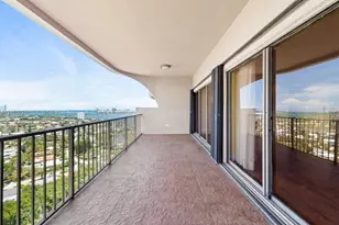 1800 NE 114th St, Miami, FL 33181 - Photo 15