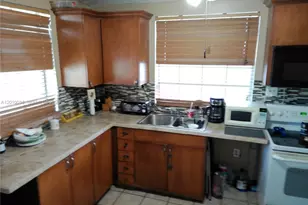11412 SW 41st St, Miami, FL 33165 - Photo 13