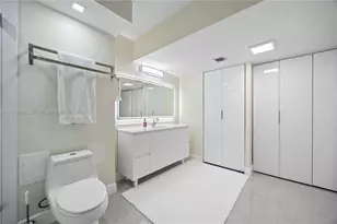 20379 W Country Club Dr, Aventura, FL 33180 - Photo 17