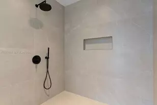 160 Isle of Venice Dr, Fort Lauderdale, FL 33301 - Photo 19