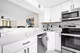400 SE 10th St, Deerfield Beach, FL 33441 - Photo 7