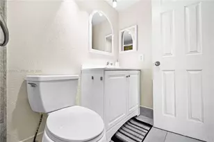 400 SE 10th St, Deerfield Beach, FL 33441 - Photo 15