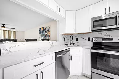 400 SE 10th St #105, Deerfield Beach, FL 33441 - Photo 5