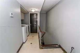 928 NE 27th Ave, Hallandale Beach, FL 33009 - Photo 25