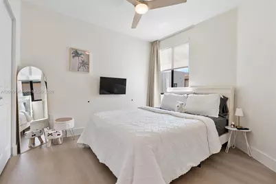 8368 Central Park Blvd, Doral, FL 33166 - Photo 15