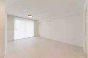 77 SE 5 St, Miami, FL 33131 - Photo 3