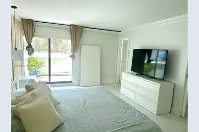 1800 Collins Ave #5D, Miami Beach, FL 33139 - Photo 3