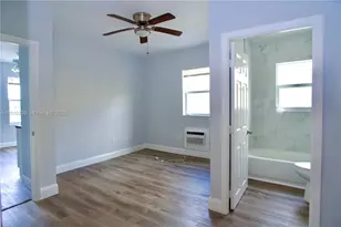 1142 SW 4th St, Miami, FL 33130 - Photo 1
