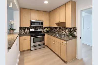135 NW 68th St, Miami, FL 33150 - Photo 13