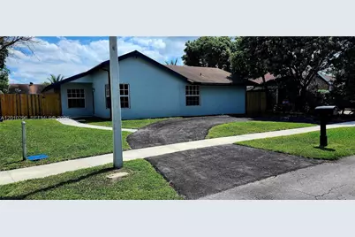 8120 SW 4th Ct, North Lauderdale, FL 33068 - Photo 3