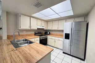 10893 NW 7th St, Miami, FL 33172 - Photo 3