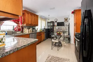 12113 NW 33rd St, Sunrise, FL 33323 - Photo 9