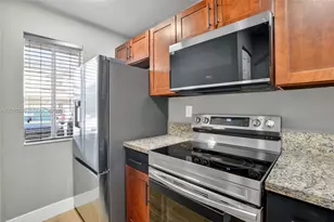 7995 NW 8th St, Miami, FL 33126 - Photo 9