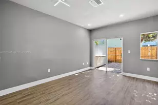 7995 NW 8th St, Miami, FL 33126 - Photo 15