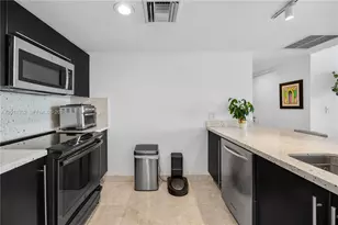 665 NE 25th St, Miami, FL 33137 - Photo 13