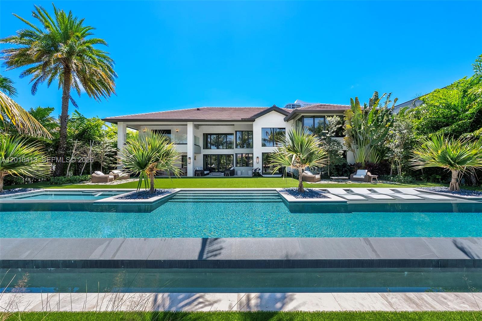 110 Holiday Dr main architectural view