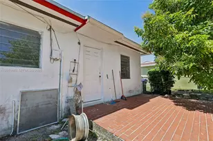 921 NE 159th St, North Miami Beach, FL 33162 - Photo 9