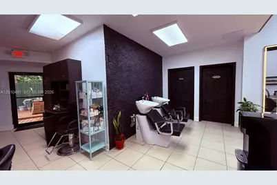 9610 Fontainebleau Blvd, Miami, FL 33172 - Photo 5