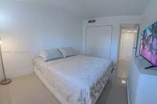 20100 W Country Club Dr, Aventura, FL 33180 - Photo 13