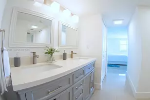 20100 W Country Club Dr, Aventura, FL 33180 - Photo 17